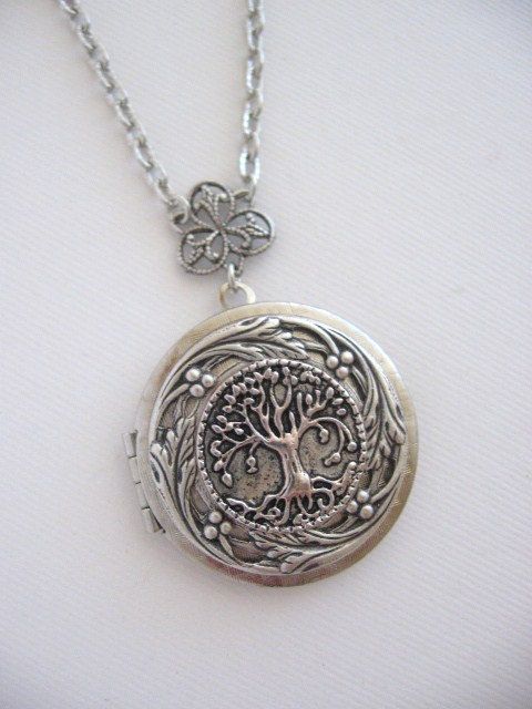 Tree LOCKET Family Tree Silver Locket Necklace by CharmedValley Time Turner, Silver Locket Necklace, Necklace Tree, Tree Of Life Jewelry, Antique Locket, Silver Locket, Jewelry Lockets, Pagan Jewelry, Irish Jewelry