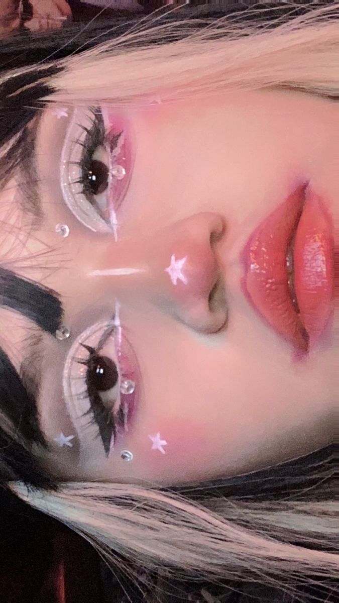 Cute Eye Looks Eyeshadows, Cute Fun Makeup Looks, Matching Makeup Looks For Friends, Pink Corpse Paint, Axolotl Makeup, Pink Star Makeup, Stargirl Makeup, Artsy Makeup, Bold Eyeshadow