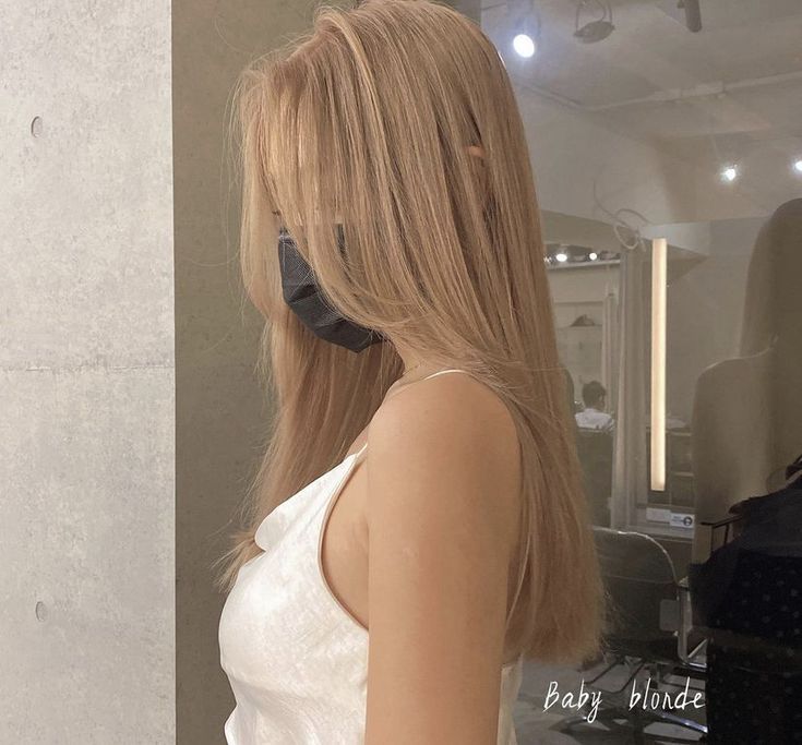 Hair Color Aesthetic Korean, Asian Light Hair, Korean Straight Haircut, Korean Hair Color Blonde, Blond Asian Hair, Blond Hair Asian, Honey Milk Tea Hair Color, Ash Honey Blonde Hair, Asian Girl Blonde Hair