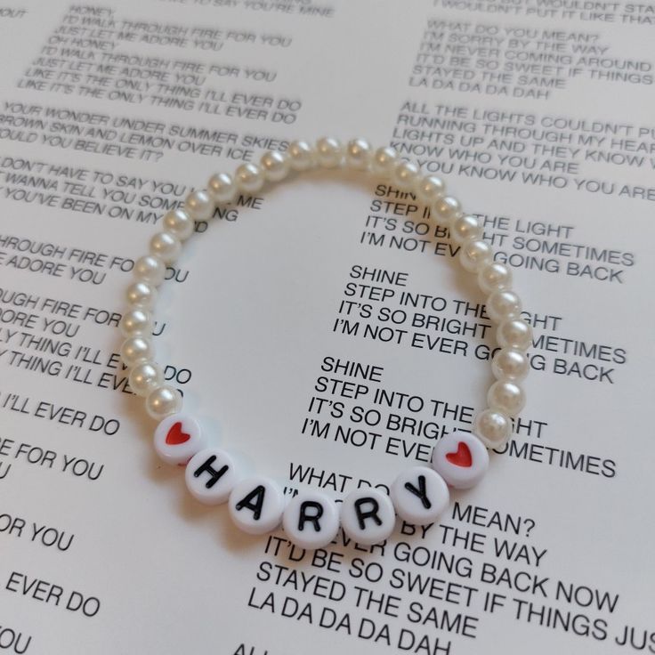 Harry Styles Themed Bracelets, Harry Styles Friendship Bracelet, Harry Styles Bracelets, Inspo Bracelets, Taylor Bracelets, Harry Core, Harry Styles Fine Line, Homemade Bracelets, Friendship Bracelets With Beads