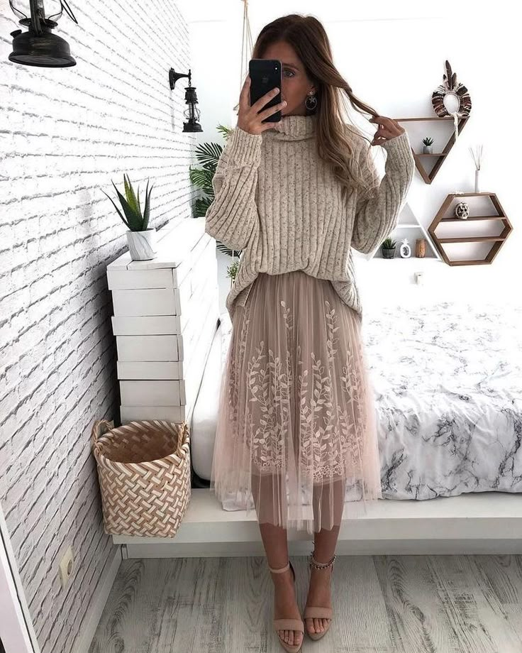 This skirt 💗 So pretty! Church Outfit Fall, Outfit For Church, Gonna In Tulle, Rock Outfit, Feminine Fashion, Looks Street Style, Church Outfits, Looks Chic, 가을 패션