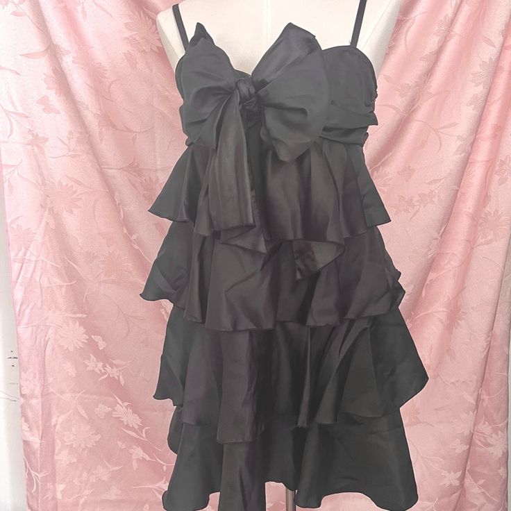 Gorgeous Ruffle Dress With A Bow In The Front, Perfect For An Evening Or A Date! Or All The Time If You’re Extra Like Me :) Labeled As A Size M Zipper On The Side Japanese Imported Ruffles Evening Elegant Gorgeous Kawaii Cutesy Girly Little Black Dress Bows Ribbons Silk Satin Dance Jpop Japanese Fashion Jfashion Kfashion Korean Japanese Style Clothing, Dress With A Bow, Denim Pinafore Dress, Blue Sundress, Boho Floral Maxi Dress, Denim Pinafore, Long Sleeve Sheath Dress, White Strapless Dress, Strappy Maxi Dress