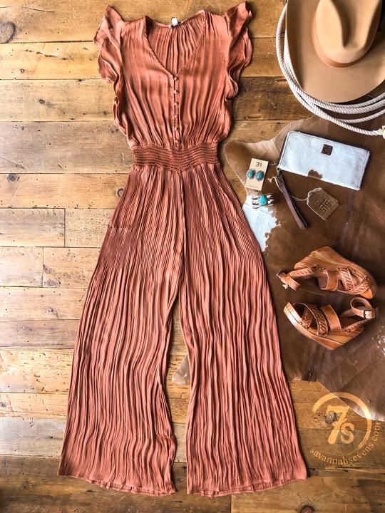 Southwestern Outfits, Pleated Pant, Estilo Country, Western Style Outfits, Western Outfits Women, Western Chic, Jumpsuit Outfit, Sioux Falls, Jumpsuit With Sleeves