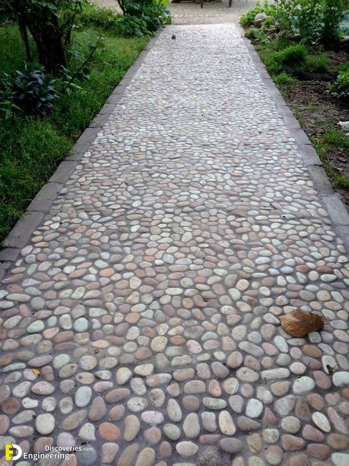 a bench sitting on top of a cobblestone walkway