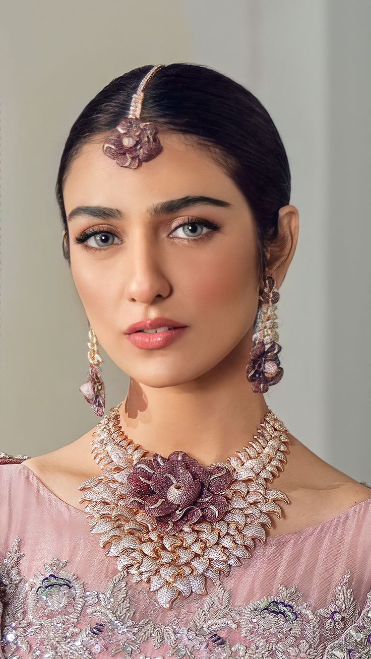 Sara Khan, Sarah Khan, Jewelry Rendering, Bride Jewelry Set, Neck Pieces Jewelry, Fancy Jewellery Designs, Bridal Diamond Jewellery, Antique Jewelry Indian, Diamond Jewelry Designs