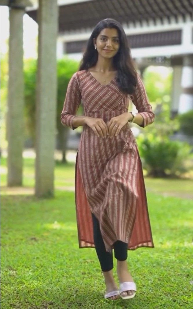 Zig Zag Kurti Designs, Kurta Tops Designs For Women, Chudi Neck Designs Cotton, Kurtha Models Latest, Simple Churidar Designs, Cotton Kurti Designs Latest Fashion 2024, Simple Kurta Designs Cotton, Traditional Kurti Designs, Kurthi Models Latest Cotton