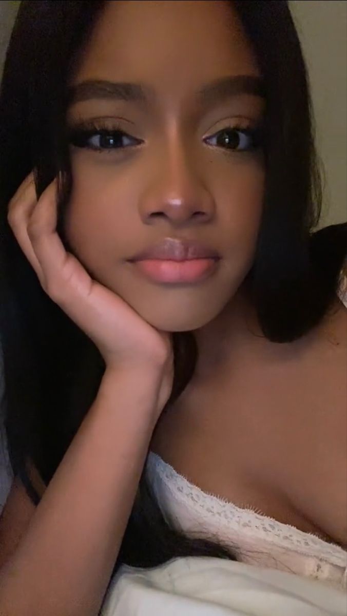 Black Makeup Looks Black Women Natural, Good Natural Makeup, Natural Makeup Matte, Cute Makeup On Black Women, How To Do A Soft Makeup Look, Soft Makeup Look Natural Simple, Plain Makeup Looks, Black Ppl Makeup, Soft Glam Black Women Makeup