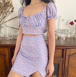 Flower Picking, Pink Feminine, Winter Activewear, Bodycon Dresses Casual, Clothing Photography, Centre Piece, Top And Skirt, Spring Summer Dress, Gold Accessories