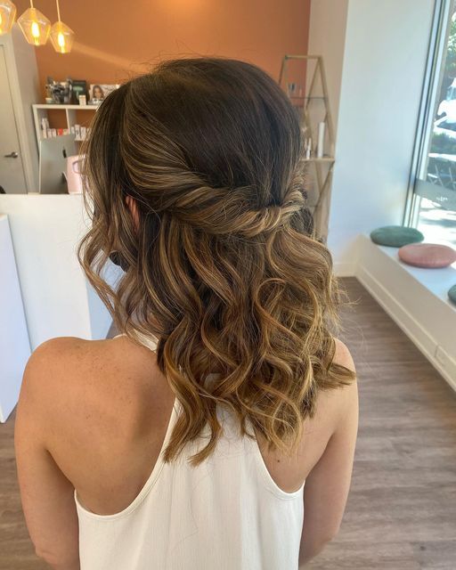 Mid Length Hairdos Half Up, Medium Hair Length Wedding Hairstyles, Mid Length Hair Bridesmaid, Wedding Hair For Fine Hair Half Up, Half Up Half Down Bridal Hair Shoulder Length, Hair For Sweetheart Neckline, Bridesmaid Mid Length Hair, Short Hair Styles For Prom Shoulder Length, Half Up Mid Length Hair