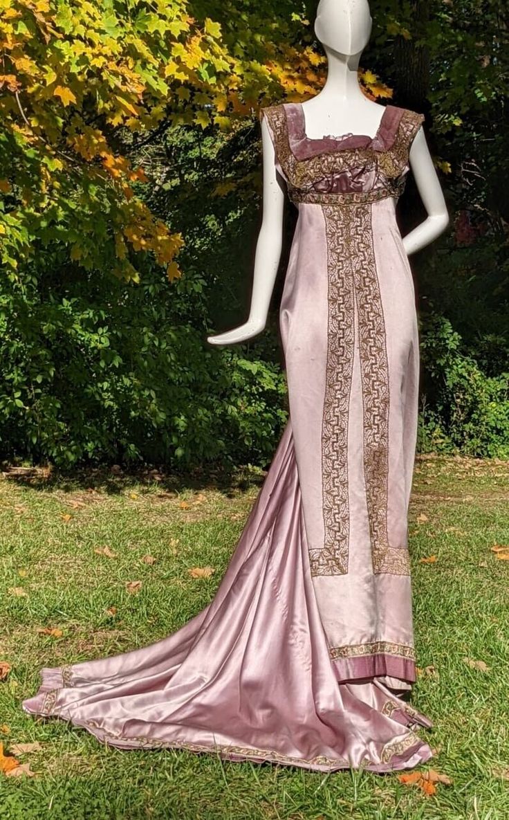 Informationen Regency Era Fashion Ball Gowns, 1910s Ball Gown, 60s Evening Gown, Regency Dress Purple, 1910s Womens Fashion, 1920s Dresses Formal, Whitepine Aesthetic, 1910s Fashion Women, Edwardian Evening Gown