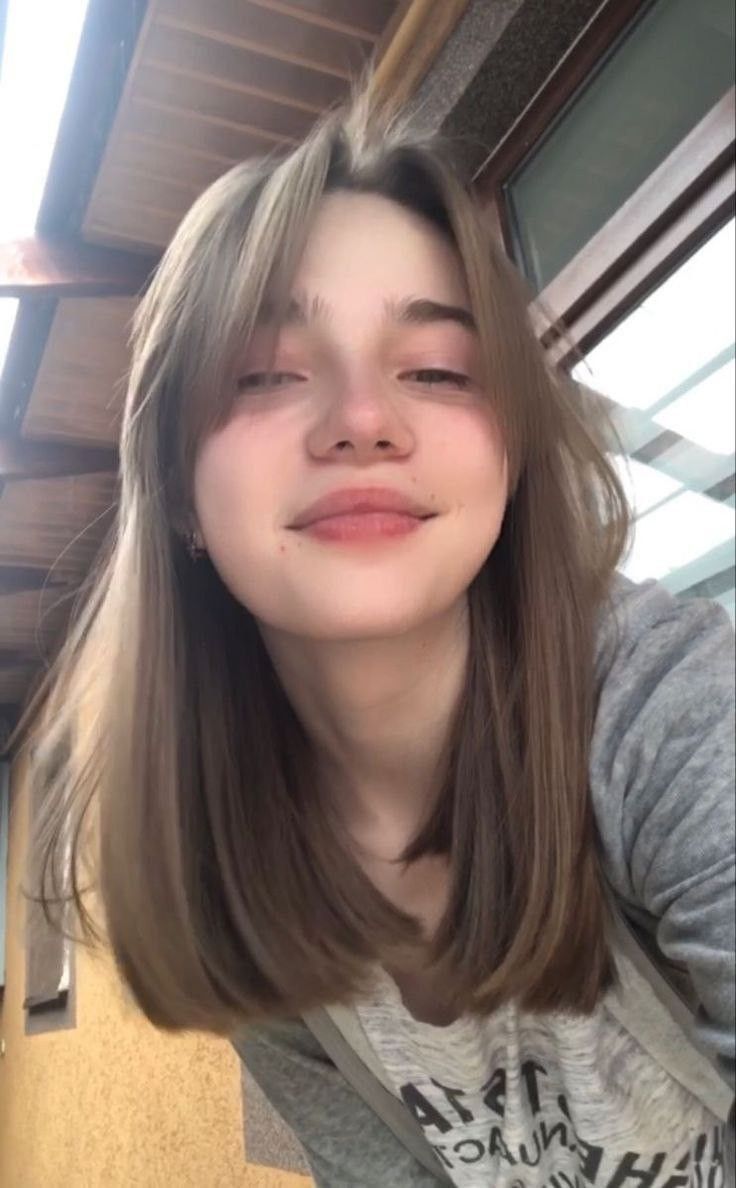 Straight Across Haircut Medium, Wold Cute Hair, Kindness To Others, Cropped Hair, Desert Outfit, Physical Appearance, Girl Haircuts, Haircuts For Medium Hair, Haircuts Straight Hair