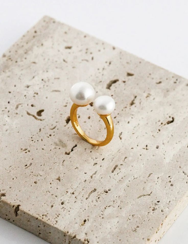 Vintage S925 sterling silver in gold vermeil open end ring with two freshwater pearls Space Rings, Natural Pearl, Pearl Set, Unique Gemstones, 925 Silver Jewelry, Swarovski Pearls, Keep Jewelry, Open Ring, Pearl Size