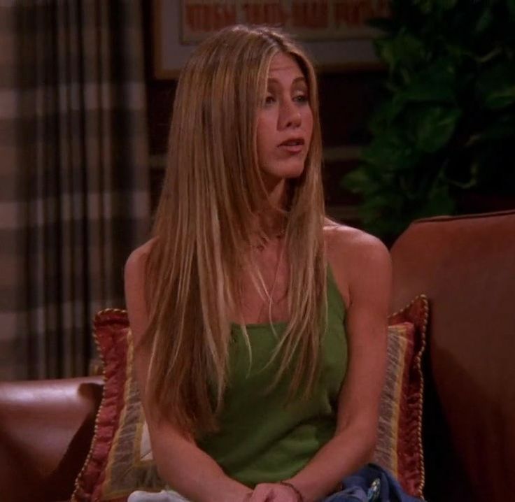 2000s Layers Long Hair, Rachel Green Extensions, Rachel Green Hair Extensions, Rachel Long Layers, 2000s Straight Layered Hair, Rachel Long Haircut, Long Rachel Green Hair, Rachel With Long Hair, Jennifer Aniston 2000s Hair