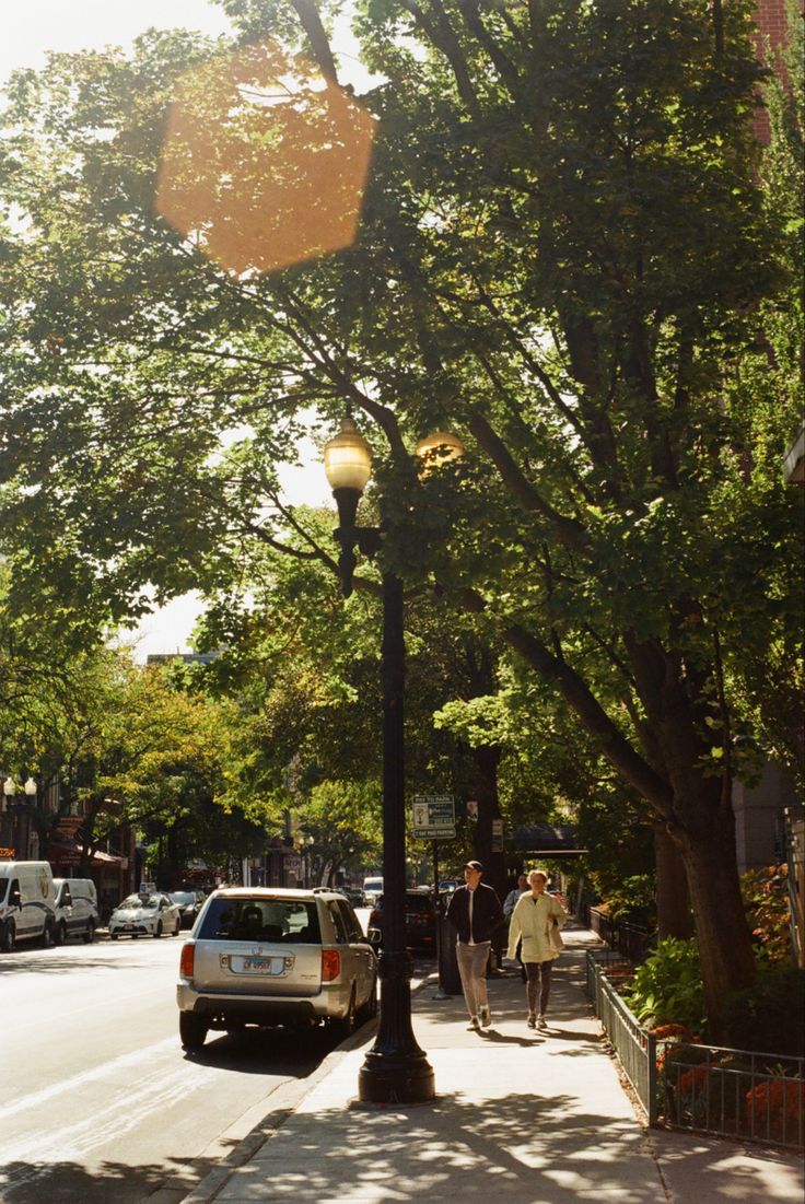 Chicago Old Town, Film Photography 35mm Pentax K1000 Urban Film Photography, Chicago Film Photography, Point And Shoot Film Photography, 35 Mm Film Photography Aesthetic, Pentax K1000 Photography, Vintage Photography Aesthetic, Old Town Aesthetic, 35mm Film Photography Aesthetic, 35 Mm Film Photography