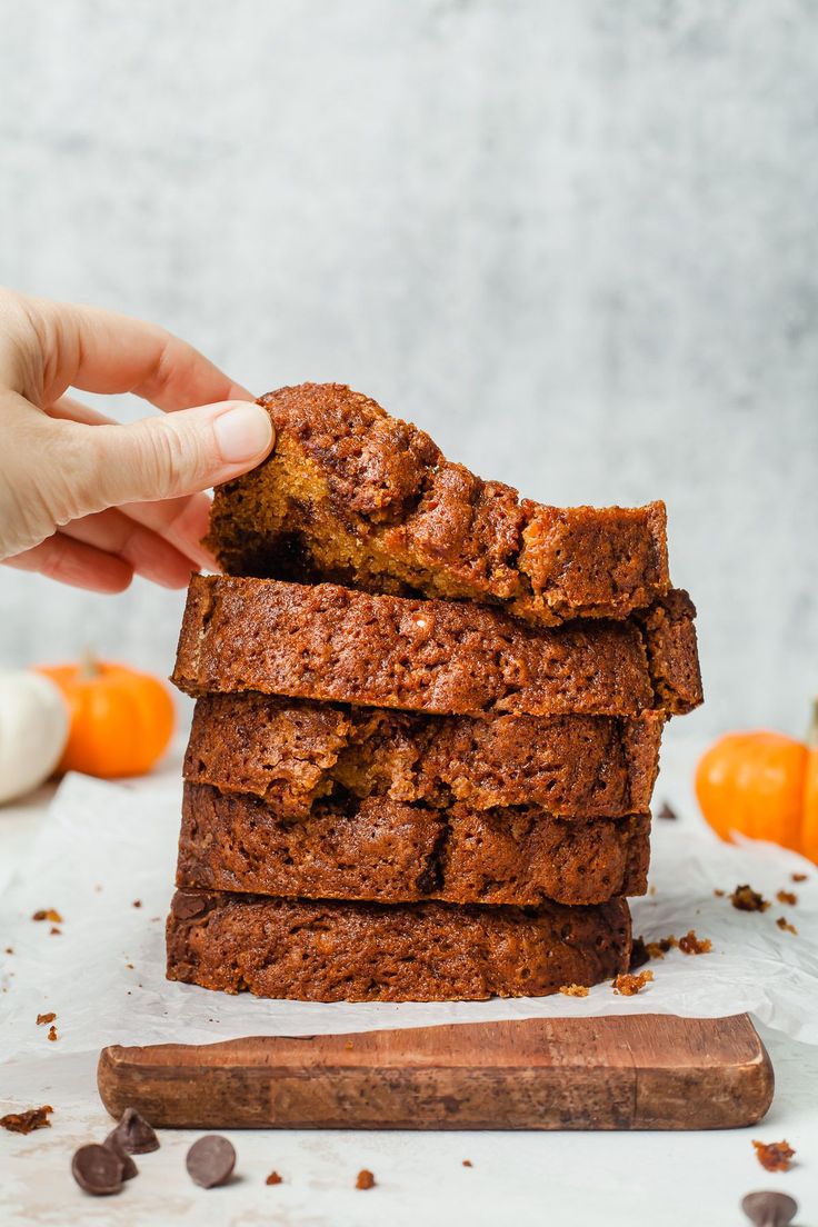 the best pumpkin chocolate chip loaf recipe is so easy to make and tastes just as good as it looks