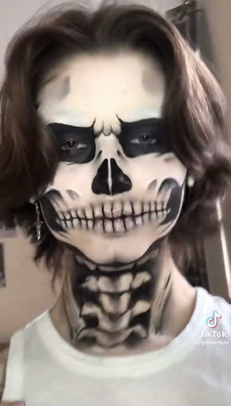 Skull Makeup Halloween Men, Skeleton Body Makeup, Skeleton Neck Drawing, Skeleton Neck Makeup, Skeleton Makeup Neck, Skeleton Boy Makeup, Skull Face Makeup Men, Skeleton Makeup Black Woman, Skeleton Makeup Beard