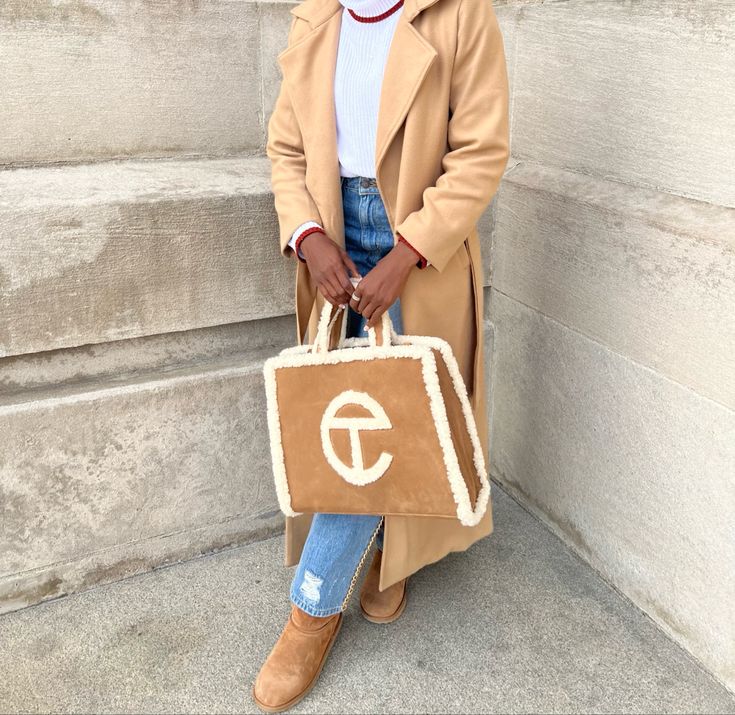 Telfar X Ugg Bag Outfit, Telfar Ugg, Ugg Telfar Bag Outfit, Ugg Telfar Bag, Black Bag Outfit, Ugg Bag, Friday Outfit, Uggs Outfit, Winter Lookbook