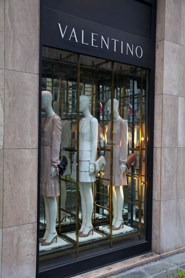 two mannequins in front of a store window with the words valentine's day written on it