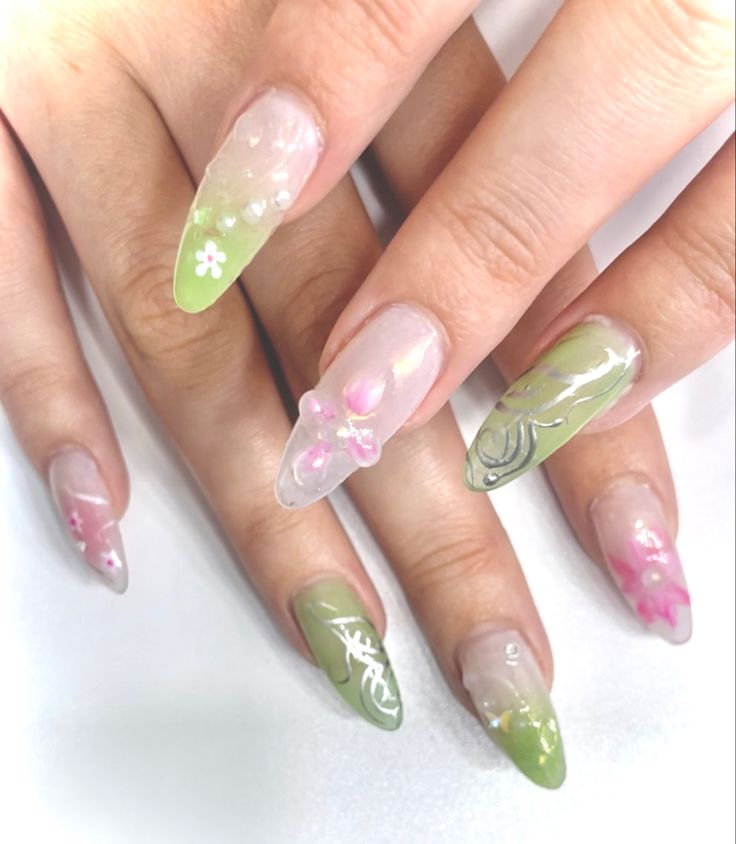 Fairy Core Nails Aesthetic, Flora Winx Club Nails, Flora Outfits Ideas, Flora Winx Nails, Flora Winx Club Aesthetic Outfit, Flora Winx Makeup, Winx Club Inspired Nails, Winx Flora Outfits, Winx Flora Aesthetic