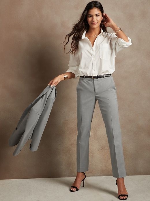 Slacks Outfit, Pants Outfit Work, Business Professional Outfits, Grey Slacks, Interview Outfit, Formal Casual, Banana Republic Factory, Banana Republic Pants, Work Outfits Women