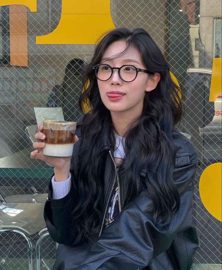 Glasses Women Fashion Eyeglasses, Lovelyz Yein, Glasses Outfit, Haircuts Straight Hair, Fashion Images, 가을 패션, Insta Photo Ideas, Ulzzang Girl, Pretty Hairstyles