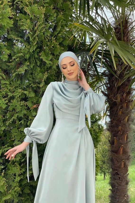 Welcome to our renowned Muslim abaya boutique based in Turkey! As both designers and manufacturers, our extensive range of muslim dress products is a result of meticulous design work with usage of high quality satin fabric. Explore our diverse range of products, crafted with utmost care and featuring the modest and most fashionable muslim dress models. We have abayas from modest abayas to stunning muslim wedding dress, engagement dress, prom dress, evening gown and all special occasion. 🌟Don't Hijab Dress Prom, Engagement Dress Long Sleeve, Modest Dress Hijab, Satin Dress Hijab, Baju Bridesmaid Hijab, Evening Dress Modest, Green Abaya, Modest Gowns, Bridesmaid Dresses Hijab