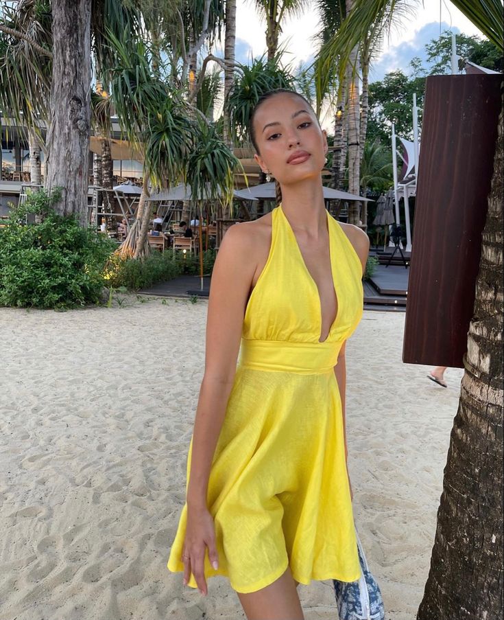 Yellow Aesthetic Beach, Yellow Sundress Outfit, Yellow Beach Outfit, Aesthetic Slip Dress, Dior Beach, Yellow Sun Dress, Sundress Outfit, Sea Pictures, Yellow Sundress