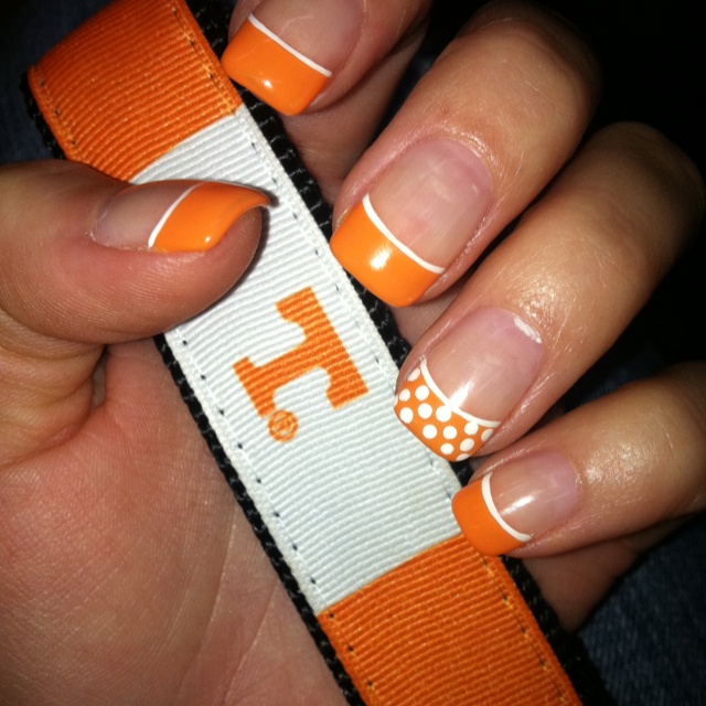 GBO!! cute nails for game day! Ut Football Nails, Tennessee Vols Football Nails, Tennessee Vols Nails Ideas, University Of Tn Nails, Tennessee Nail Ideas, Ut Vols Nails, Tennessee Vols Nails Designs, University Of Tennessee Nails, Tennessee Football Nails