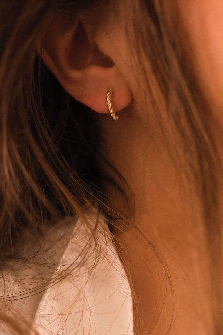 These tiny gold huggie hoop earrings are perfect for anyone that wants a little sparkle! Also available in silver. DETAILS * The earrings are made entirely of sterling silver, and then have been coated in 14k gold plating. * Features an irregular rope textured design with a latch closure and a smooth surface, approx. 14mm. You can buy either a pair (for 2 ears) or a single earring (for one ear). * It'll be packaged and posted beautifully, perfect for gifting! * Upgrade your order! All orders com Hoop Earrings Aesthetic, Small Gold Hoop Earrings, Minimalist Earrings Gold, Small Gold Hoops, Tiny Hoop Earrings, Golden Earrings, Textured Design, Bohemian Earrings, Huggie Hoop Earrings