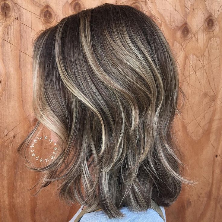 Subtle Blonde Highlights For Brown Hair Brown Lob, Subtle Blonde, Shoulder Length Bob Haircut, Subtle Blonde Highlights, Shoulder Length Bob, Modern Haircuts, Brown Hair With Blonde Highlights, Brown Hair With Highlights, Haircuts For Fine Hair