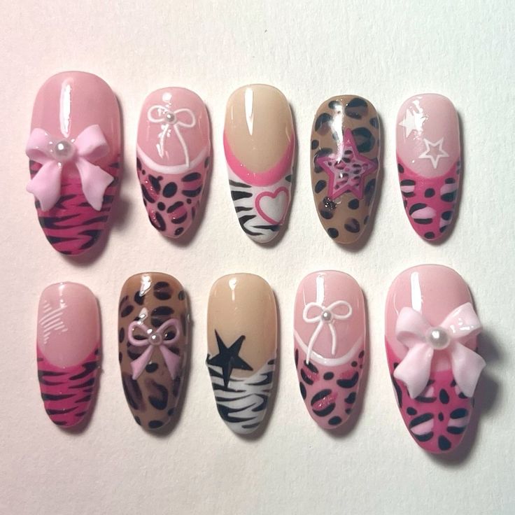 Gyaru Almond Nails, Y2k Basic Nails, Black And Pink Nails Simple, Kawaii Nails Simple, Agejo Gyaru Nails, Kawaii Fall Nails, Clawdeen Nails, Pink Grunge Nails, Pretty French Tip Nails