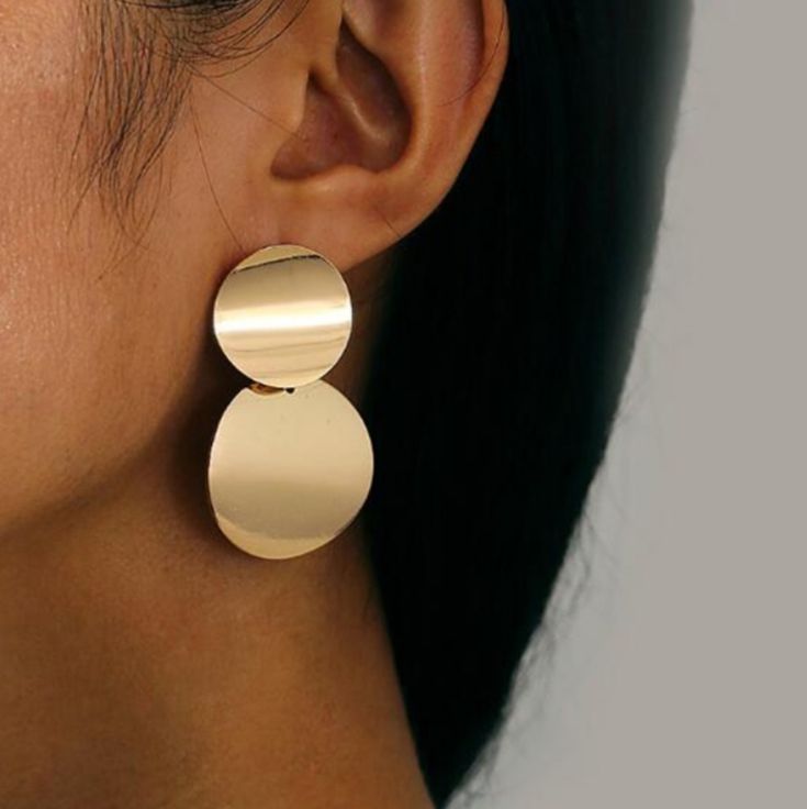 Minimalist Cirle Earrings Add Any Items Listed 3 For $15 To A Bundle For The Sale! Zara Jewelry, Zara Gold, Alloy Earrings, Forever Jewelry, Black Earrings, Earrings Color, Ear Jewelry, Quality Jewelry, Simple Style