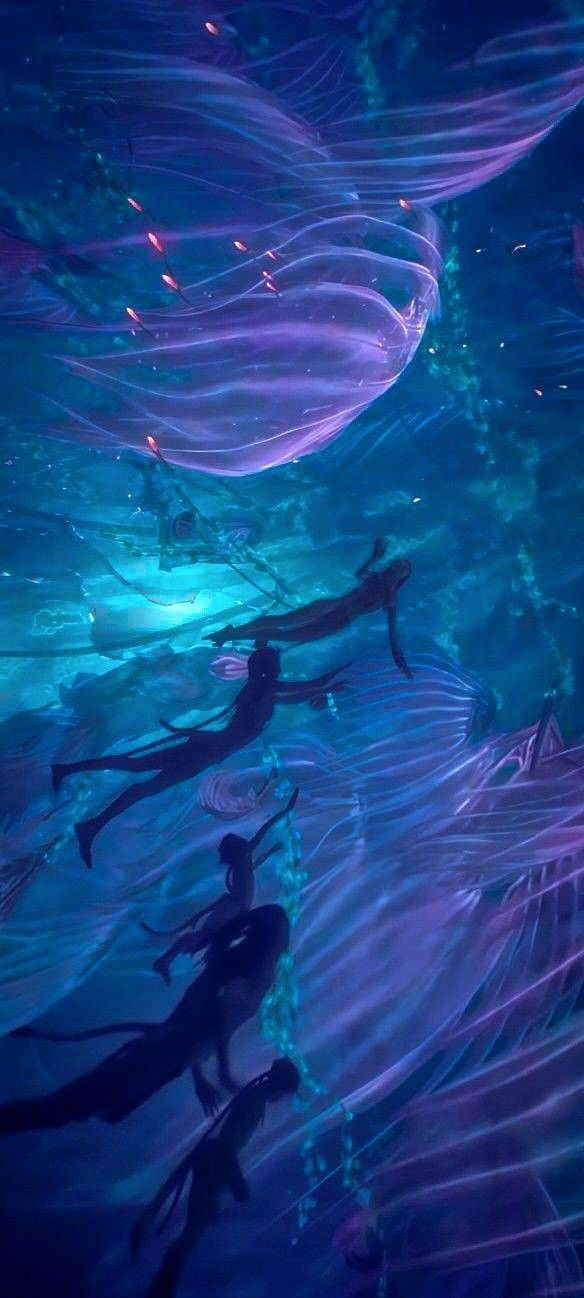 In the oceans of Pandora from avatar; the way of water, Jake Sully and his family's silhouettes are pictured swimming among bioluminescent sea creatures. Avatar Wallpaper Iphone, Banshee Wallpaper, Avatar Banshee, Water Wallpapers, Avatar Quotes, Avatar Wallpaper, Avatar Poster, Avatar Pandora, Best Wallpaper Hd