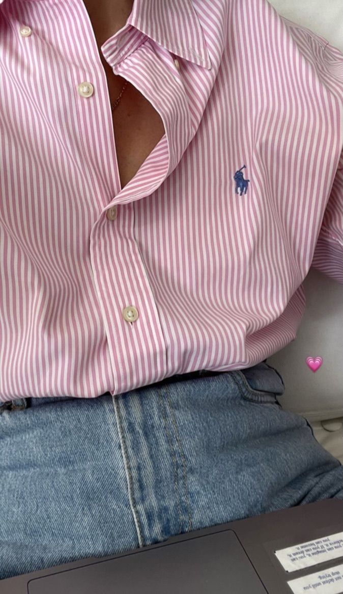 Pink Spring Outfits Aesthetic, Pink Ralph Lauren Shirt Outfit, Ralph Lauren Blouse Outfit, Pink Polo Outfit, Pink Polo Shirt Outfit Woman, Polo Shirt Outfit Ideas, Pink Striped Shirt Outfit, Ralph Lauren Shirt Outfit, Ralph Lauren Outfits Women