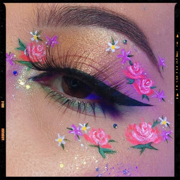 Spring Makeup Looks Inspiration Spring Themed Makeup, Roses Makeup Look, Flower Eyeshadow Looks, Rose Makeup Look Flower, Purple Flower Makeup, Eyeshadow Inspo Creative, Flower Makeup Aesthetic, School Eyeliner, Floral Makeup Looks