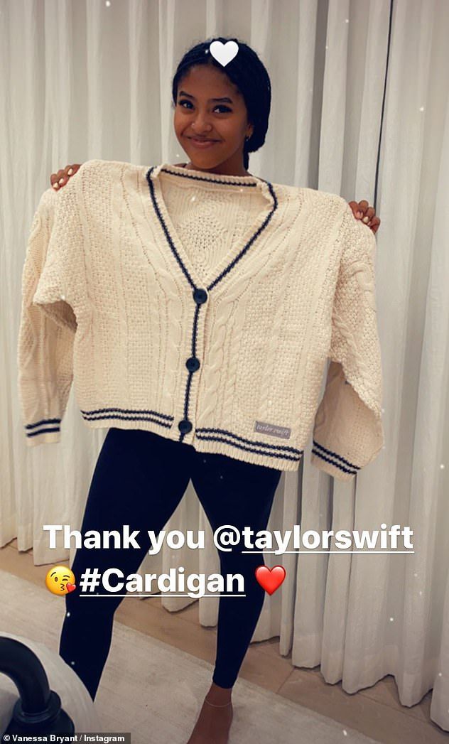 Taylor Swift Cardigan Knitting Pattern, Taylor Cardigan, Taylor Swift All Cardigans, Taylor Swift Songs Cardigan, Taylor Swift Cardigan, Taylor Swift Cardigan Ttpd, Natalia Bryant, Blake And Ryan, Kobe Bryant Daughters