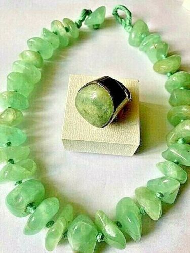 Formal Jade Jewelry With Natural Stones, Formal Fine Jewelry Jade Necklace, Green Polished Beads Jewelry For Formal Occasion, Classic Necklaces With Natural Stones For Jewelry Making, Classic Round Natural Stone Jewelry, Classic Natural Stones For Jewelry Making, Classic Green Stone Jewelry, Classic Handmade Green Necklaces, Jade Stone Jewelry Making Supplies