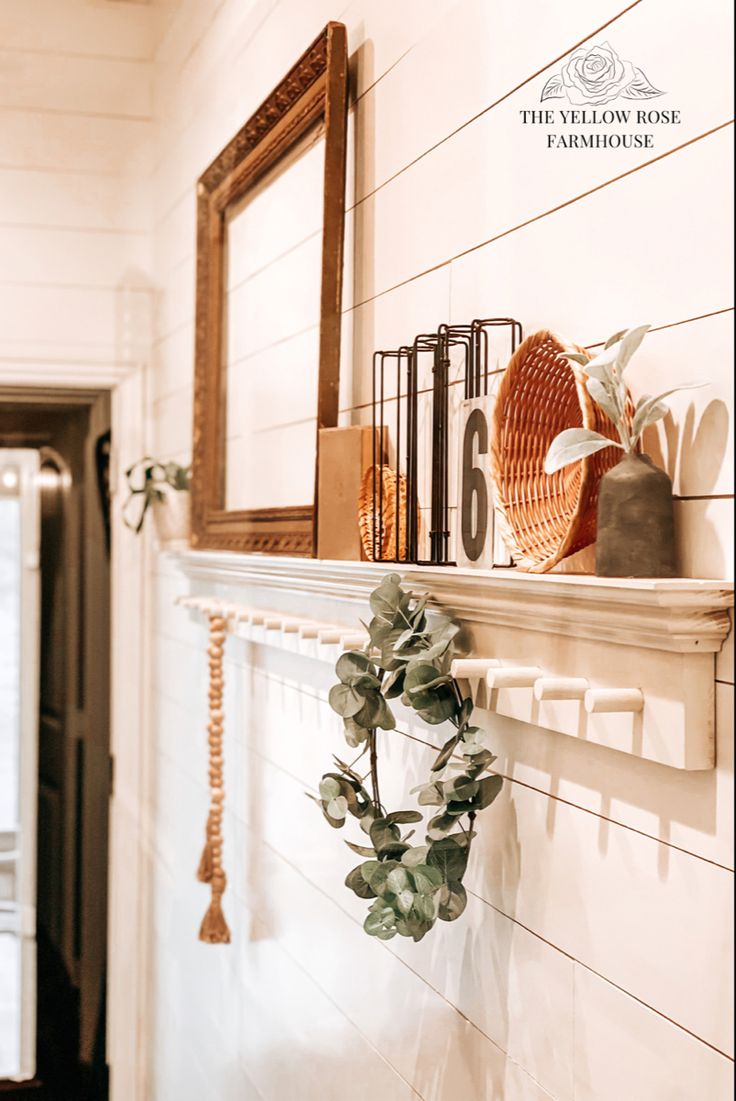 DIY Peg Rail with Shelf in farmhouse laundry room decorated with vintage books, antique frame, indoor plants and other farmhouse accents and decor | The Yellow Rose Farmhouse | www.theyellowrosefarmhouse.com Peg Rail Decor Ideas, Peg Rail Styling, Mudroom Shelf Decor, Shelves With Hooks Decor, Diy Entryway Shelf, Mantel Shelf Decorating Ideas, Shelf With Pegs Decor, Peg Rail Shelf Bathroom, Kitchen Peg Rail