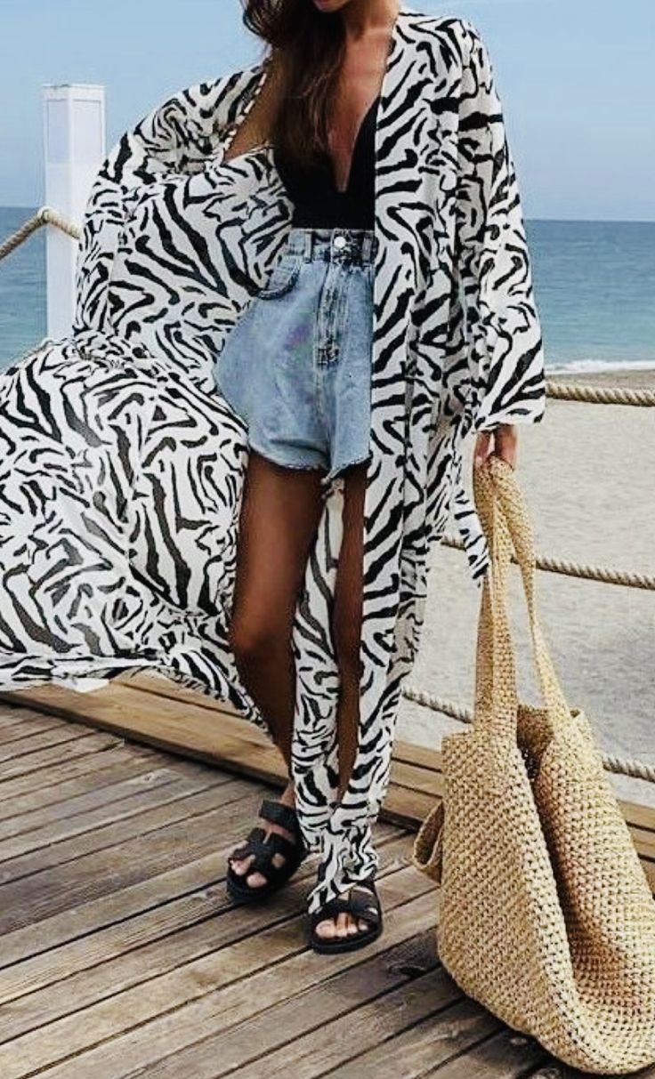 Bachelorette Travel Outfit, Jeans Beach Outfit, Dubai Street Style, Minimalist Winter Outfit, Streetwear Outfit Ideas, Beach Attire, Stylish Summer Outfits, Traje Casual, Cute Winter Outfits