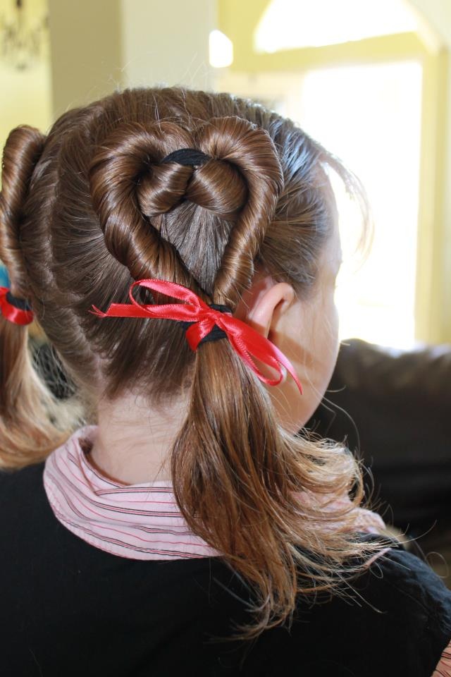 Heart hair - LOVE this Valentines Hairstyles, Day Hairstyles, Heart Braid, Valentine Hair, Bow Hairstyle, Heart Hair, Hair Pictures, Free Hair