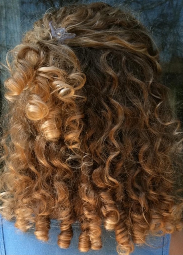 Naturally Curly Blonde Hair Highlights, Light Golden Brown Curly Hair, Golden Blonde Balayage Curly Hair, Curly Light Brown Hair, Aesthetic Surgeon, Curly Hair Care Routine, Brown Curly Hair, Hairdos For Curly Hair, Hair Stylies