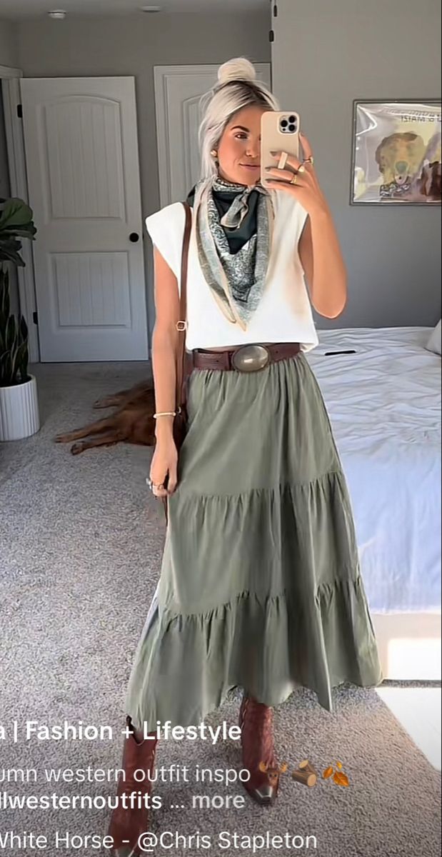 Western Outfits Women Old Fashioned, Hootenanny Party Outfits, Easter Women Outfits, Southern Style Women, Cute Modest Western Outfits, Current Womens Fashion Trends, Western Outfits Business Casual, Broom Skirt Outfit, Realtor Outfits Summer