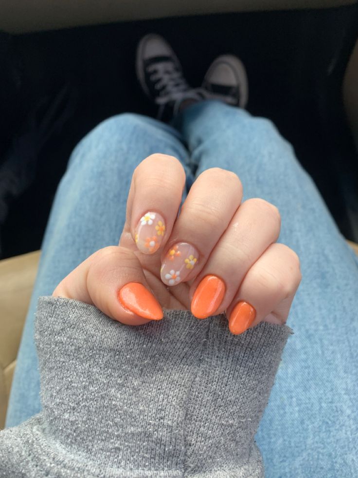 Basic Nails Not Acrylic, Orange Flower Acrylic Nails, Orange Nail Designs Short Nails, Spring Pastel Nails Simple, Pastel Orange Nails Design, Cute Simple Orange Nails, Dip Powder Nails Flower Design, Summer Daisy Nails, Aesthetic Orange Nails