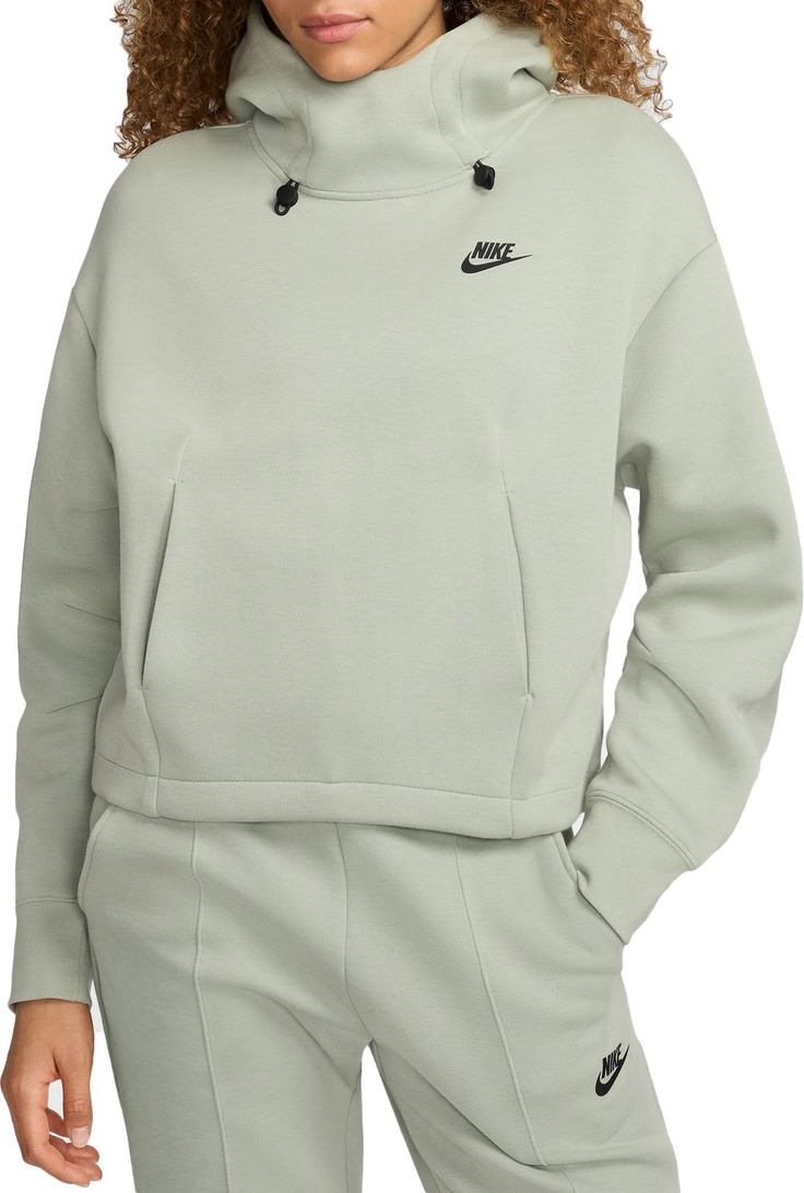 Setting the bar for premium warmth and polished comfort since 2013, Tech Fleece is entering a new era. With an emphasis on tailored elegance, this slightly cropped hoodie has an easygoing and elevated feel. Nike's premium, lightweight fleece–smooth both inside and out–gives you plenty of warmth without adding bulk. Fit & Design: Oversized fit: exaggerated and spacious A roomy design mixed with dropped shoulders and loose arms gives you a relaxed vibe without feeling too big Extended neck and darts in the front and back add structure and dimension to your look Kangaroo pocket gives you somewhere to put your hands when they get chilly Screen-printed Futura logo Entering A New Era, Sporty Hoodie, Womens Oversized Hoodie, Tech Fleece Hoodie, Nike Sportswear Tech Fleece, Favorite Leggings, Tops Nike, Women's Sportswear, Hoodie Green