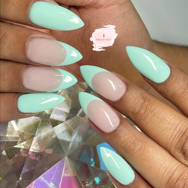 Mint Green And White Nails, Mint Almond Nails, Mint Ombre Nails, Mint French Tip Nails, Mint Green French Tip Nails, Almonds Nails, Nail Art Vert, American Manicure, Classic Nail Designs