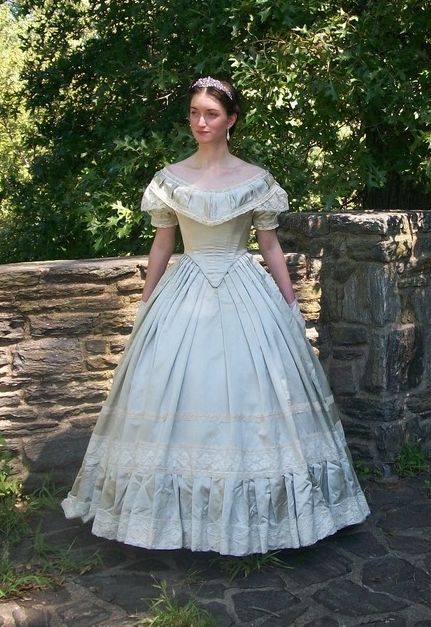 . 1838-40 Christmas ballgown (2016) Late 1830s bonnet and mantle (2016) 1837-38 cream poplin dress (2015) Ear... Late 1800s Dresses, Christmas Ballgown, Victorian Ballgown, 1840s Dress, 1830s Dress, 1800s Dresses, Victorian Ball Gowns, Chartreuse Dress, Victorian Era Dresses