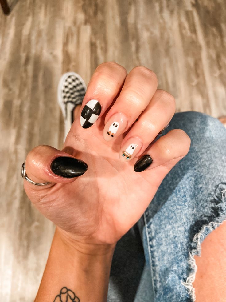 Ghosty, skateboard, checkered, black and white, halloween nails. Spring, Texas! @felicitynailedit Checkered And Smiley Nails, White Ghost Nails, Black And White Halloween Nails, White Halloween Nails, Checkered Pumpkins, Ghost Nails, Checkered Black And White, Checkered Nails, Black And White Halloween