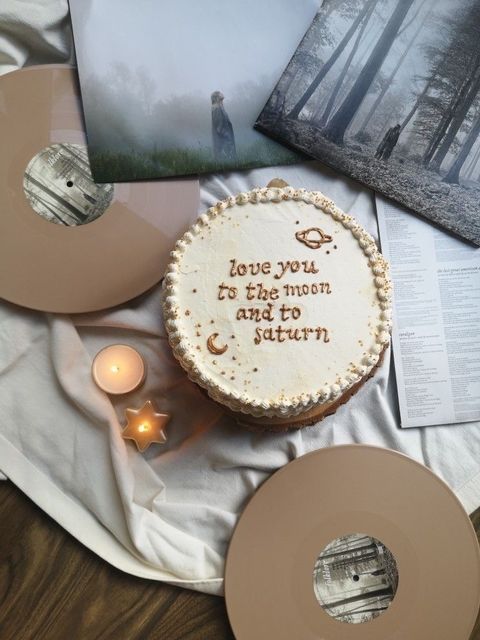 there is a cake with the words love you to the moon and back written on it