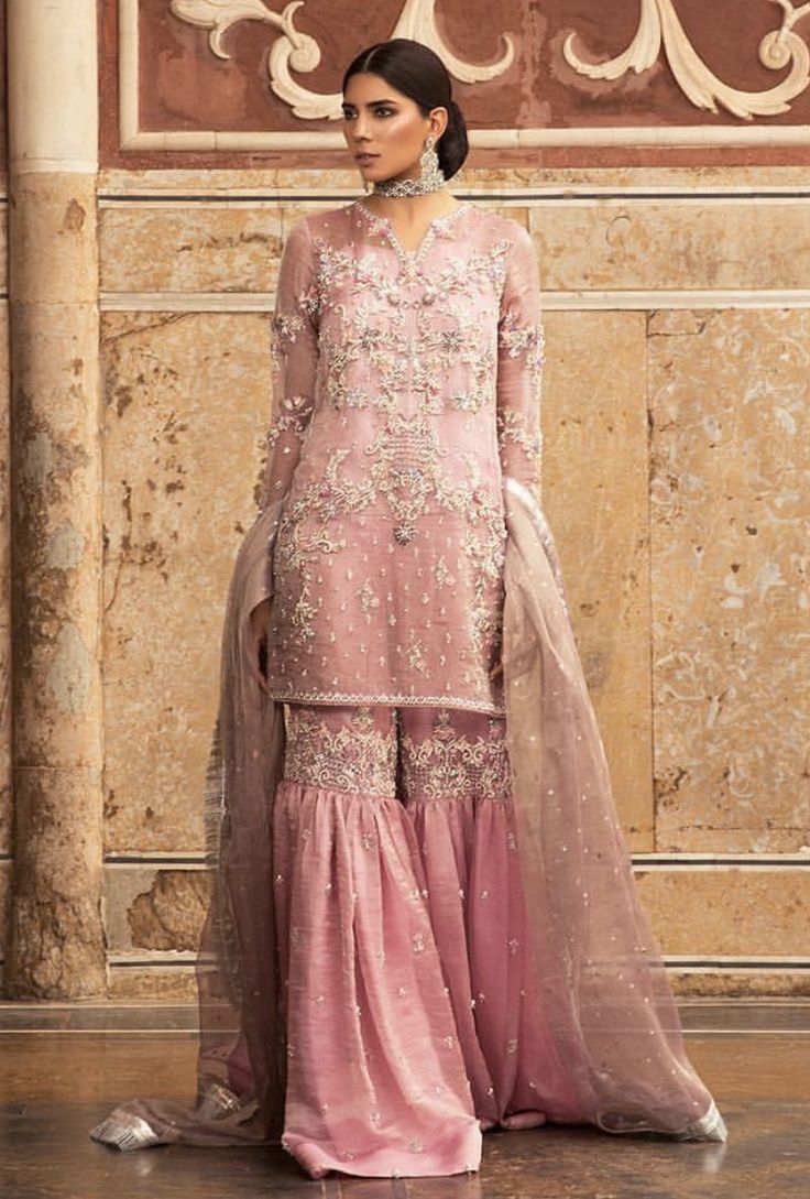 Pink Gharara, Gharara Designs, Shadi Dresses, Pakistani Formal Dresses, Desi Wedding Dresses, Nikkah Dress, Velvet Dress Designs, Pakistani Wedding Outfits, Pakistani Fashion Party Wear