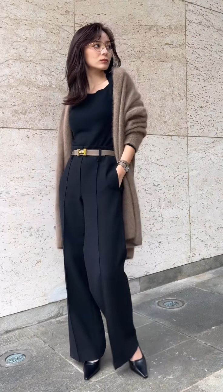 Japanese Office Fashion Women, Work Outfits Women Turtleneck, Korean Fashion Women 30s, Formal Cardigan Outfit, Japanese Minimalist Outfit, Business Casual Asian, Kdrama Office Outfits Women, Japanese Office Outfits Women, Korean Office Outfits Women